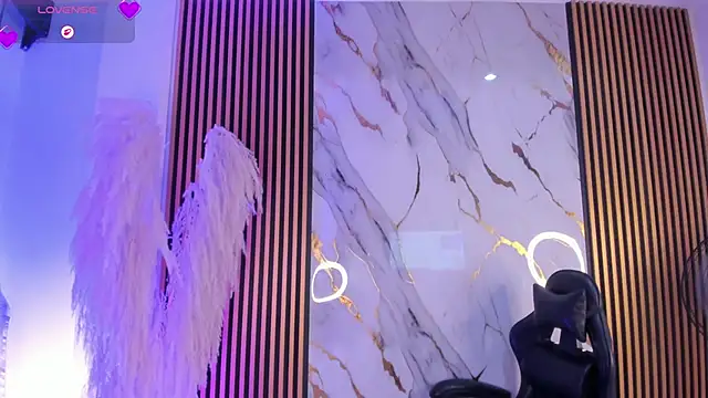 LiaFlowers online show from 04-21-26, 01:53