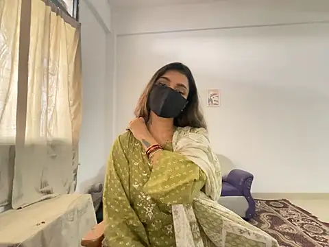 Snapshot of MaYaa__11 chatting on 12-30-24, 10:53 MaYaa 11 online show from 12-30-24, 10:53