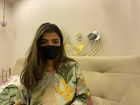 MaYaa  11 online show from 04-17-26, 07:33