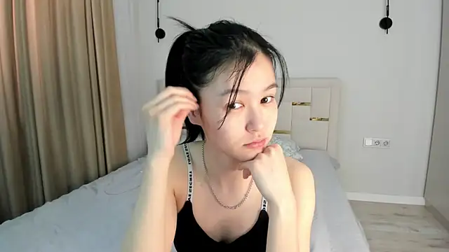 Lola Peach online show from 03-29-26, 05:18