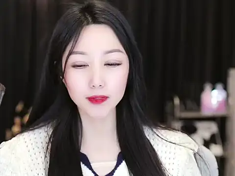 Nuyoah-77 online show from 02-18-25, 06:26