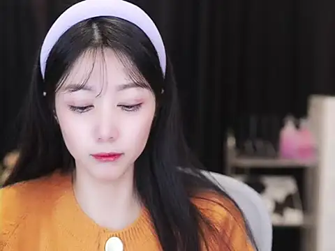 Nuyoah-77 online show from 10-16-25, 03:57