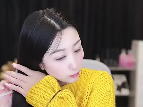 Nuyoah-77 online show from 10-18-25, 03:13