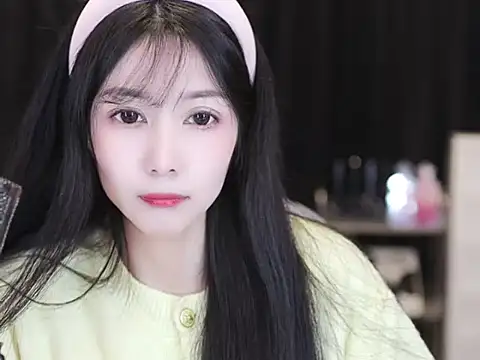 Nuyoah-77 online show from 12-15-25, 01:26