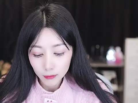 Nuyoah-77 online show from 12-17-25, 02:23