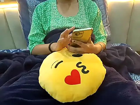 Snapshot of GoldnessAishu chatting on 12-11-24, 12:55 GoldnessAishu online show from 12-11-24, 12:55