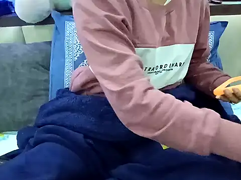 Snapshot of GoldnessAishu chatting on 12-23-24, 10:32 GoldnessAishu online show from 12-23-24, 10:32