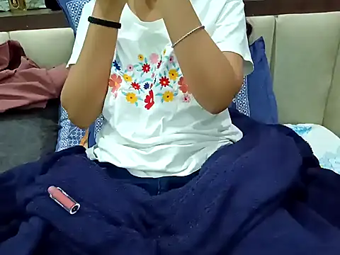 Snapshot of GoldnessAishu chatting on 12-23-24, 08:14 GoldnessAishu online show from 12-23-24, 08:14