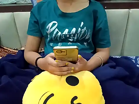 Snapshot of GoldnessAishu chatting on 12-25-24, 05:15 GoldnessAishu online show from 12-25-24, 05:15