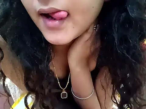 Snapshot of GoldnessAishu chatting on 02-02-25, 06:31 GoldnessAishu online show from 02-02-25, 06:31