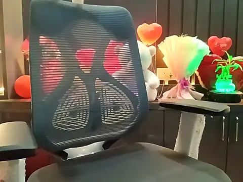 Snapshot of GoldnessAishu chatting on 02-07-25, 07:06 GoldnessAishu online show from 02-07-25, 07:06