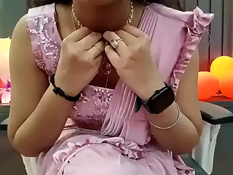 Snapshot of GoldnessAishu chatting on 02-08-25, 09:13 GoldnessAishu online show from 02-08-25, 09:13