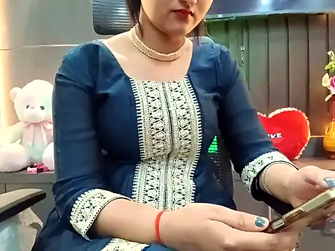 Snapshot of GoldnessAishu chatting on 03-19-25, 05:28 GoldnessAishu online show from 03-19-25, 05:28