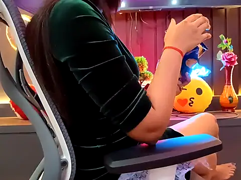 Snapshot of GoldnessAishu chatting on 03-22-25, 02:36 GoldnessAishu online show from 03-22-25, 02:36