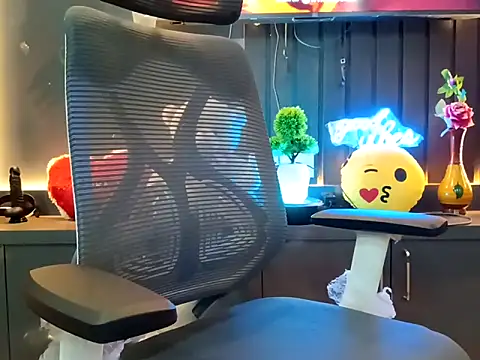 Snapshot of GoldnessAishu chatting on 03-22-25, 05:41 GoldnessAishu online show from 03-22-25, 05:41