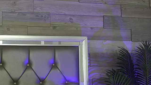 Snapshot of KeylaConner chatting on 12-14-25, 04:40 KeylaConner online show from 12-14-25, 04:40