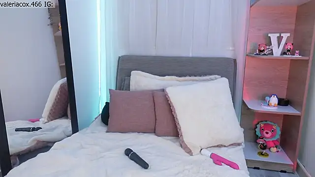 ValeriaCox online show from 11-05-25, 01:44