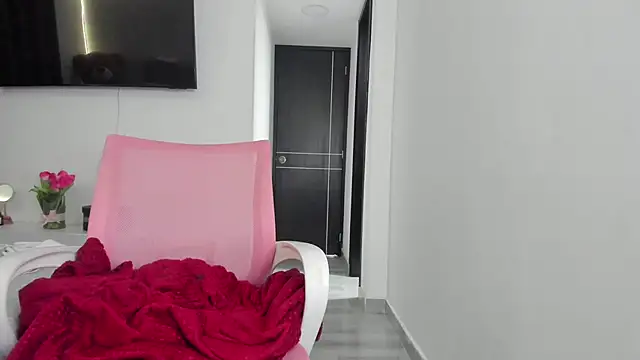Snapshot of Ori_valentina chatting on 02-27-25, 11:48 Ori valentina online show from 02-27-25, 11:48