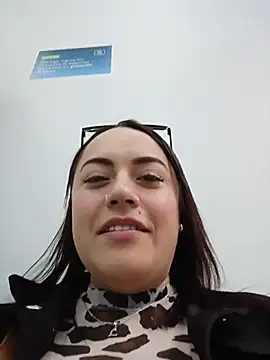 Snapshot of Lesly_10- chatting on 06-02-26, 04:09 Lesly 10- online show from 06-02-26, 04:09