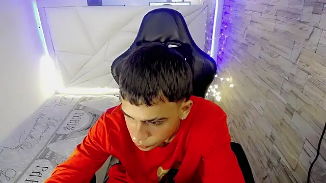 zacariasss  online show from 12-06-24, 07:45