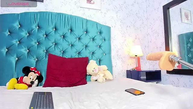 Snapshot of Elii_ross chatting on 01-11-25, 08:21 Elii ross online show from 01-11-25, 08:21