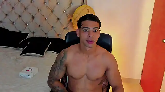 Snapshot of Andrew_wolf7 chatting on 11-14-25, 12:59 Andrew wolf7 online show from 11-14-25, 12:59