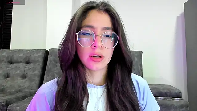 Snapshot of emmadiaz1 chatting on 01-31-25, 02:04 emmadiaz1 online show from 01-31-25, 02:04