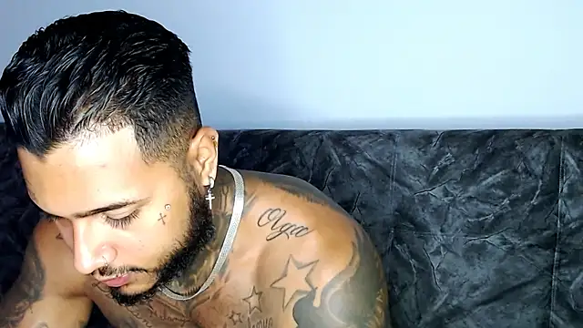 Snapshot of Exotic_tatto27121 chatting on 12-12-24, 04:48 Exotic tatto27121 online show from 12-12-24, 04:48