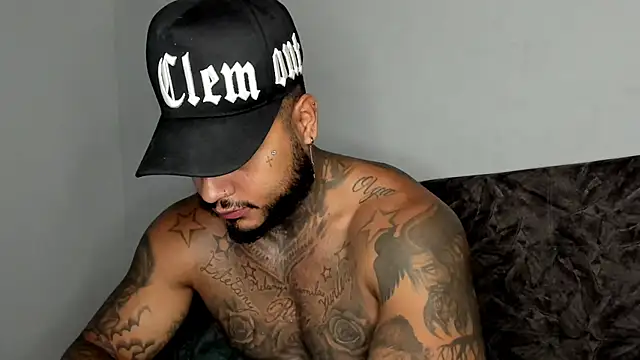 Snapshot of Exotic_tatto27121 chatting on 09-11-25, 04:23 Exotic tatto27121 online show from 09-11-25, 04:23