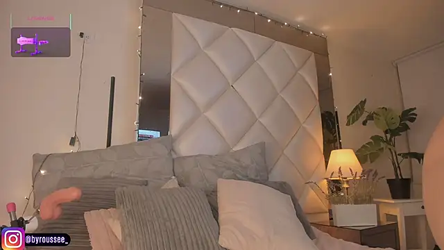 KimRoussee online show from 12-17-25, 04:29