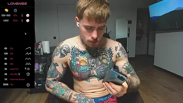 Snapshot of white_King9999 chatting on 12-18-24, 04:42 white King9999 online show from 12-18-24, 04:42