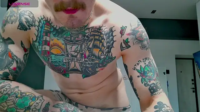 Snapshot of white_King9999 chatting on 10-19-25, 12:17 white King9999 online show from 10-19-25, 12:17