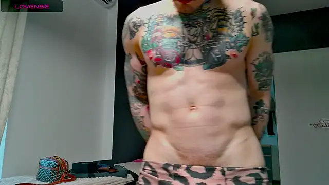 Snapshot of white_King9999 chatting on 10-21-25, 12:28 white King9999 online show from 10-21-25, 12:28