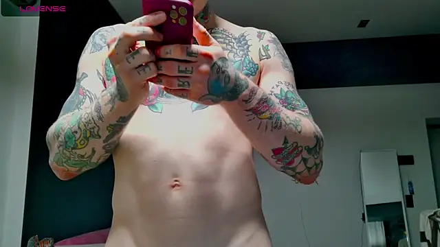 Snapshot of white_King9999 chatting on 10-27-25, 03:43 white King9999 online show from 10-27-25, 03:43