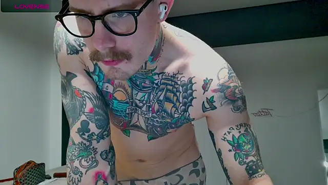 Snapshot of white_King9999 chatting on 11-03-25, 03:41 white King9999 online show from 11-03-25, 03:41