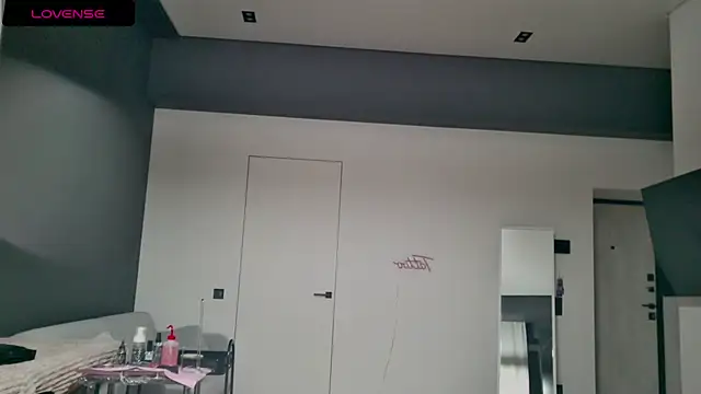 Snapshot of white_King9999 chatting on 11-17-25, 03:56 white King9999 online show from 11-17-25, 03:56