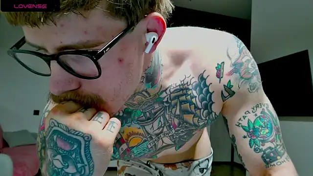 Snapshot of white_King9999 chatting on 12-03-25, 03:58 white King9999 online show from 12-03-25, 03:58