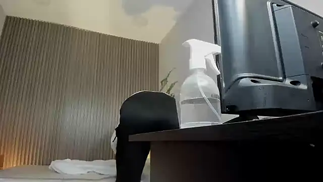 dania miller  online show from 10-04-25, 02:48