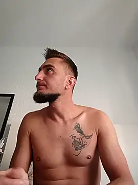 Snapshot of Davidica chatting on 10-23-25, 12:37 Davidica online show from 10-23-25, 12:37