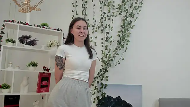 MaidaDwinell online show from 05-15-26, 04:41