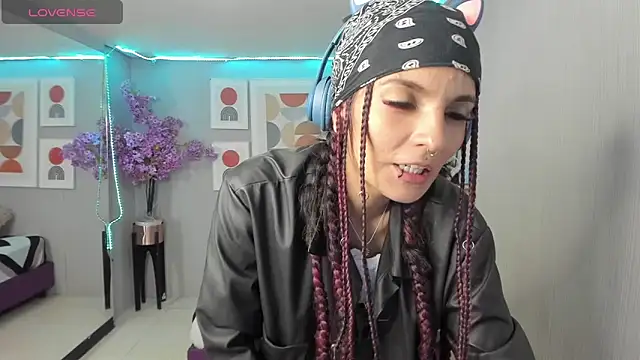 Snapshot of Dafne_huges chatting on 12-14-24, 07:46 Dafne huges online show from 12-14-24, 07:46