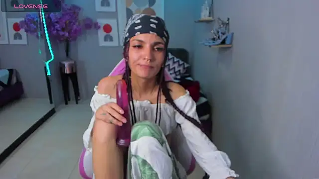 Snapshot of Dafne_huges chatting on 12-14-24, 10:50 Dafne huges online show from 12-14-24, 10:50