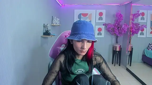 Snapshot of Dafne_huges chatting on 01-10-25, 10:46 Dafne huges online show from 01-10-25, 10:46