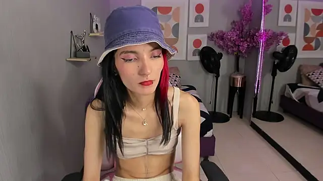 Snapshot of Dafne_huges chatting on 01-31-25, 01:33 Dafne huges online show from 01-31-25, 01:33