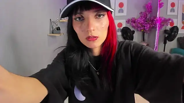 Snapshot of Dafne_huges chatting on 01-31-25, 08:01 Dafne huges online show from 01-31-25, 08:01