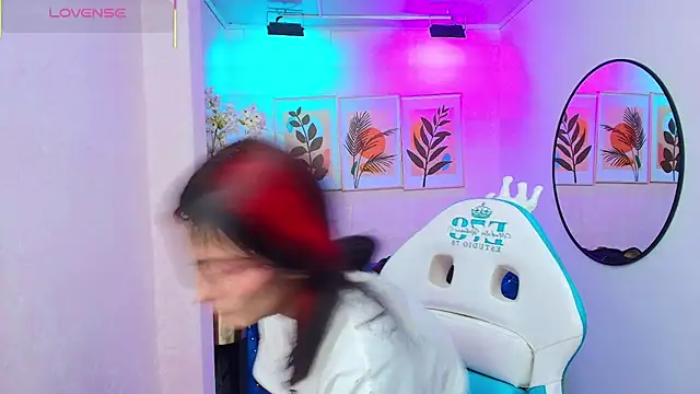 Dafne huges online show from 11-16-25, 12:33