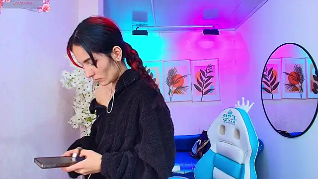 Dafne huges online show from 11-21-25, 07:12