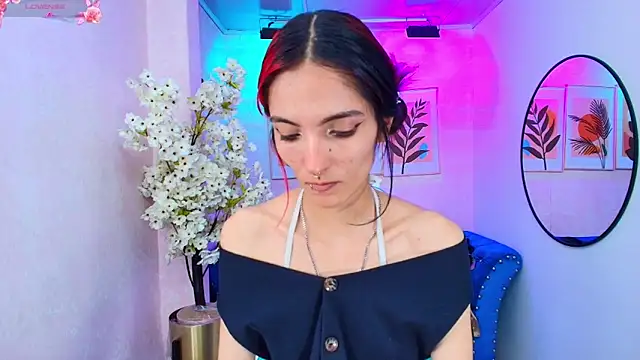 Dafne huges online show from 11-22-25, 07:35