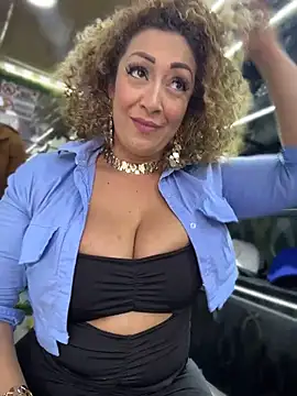 Snapshot of Katti_Barrera chatting on 07-17-26, 07:52 Katti Barrera online show from 07-17-26, 07:52