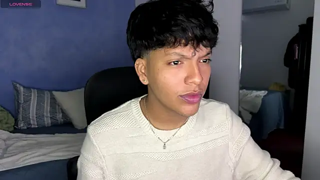 Snapshot of Xander_bonnet1 chatting on 10-15-25, 12:49 Xander bonnet1 online show from 10-15-25, 12:49